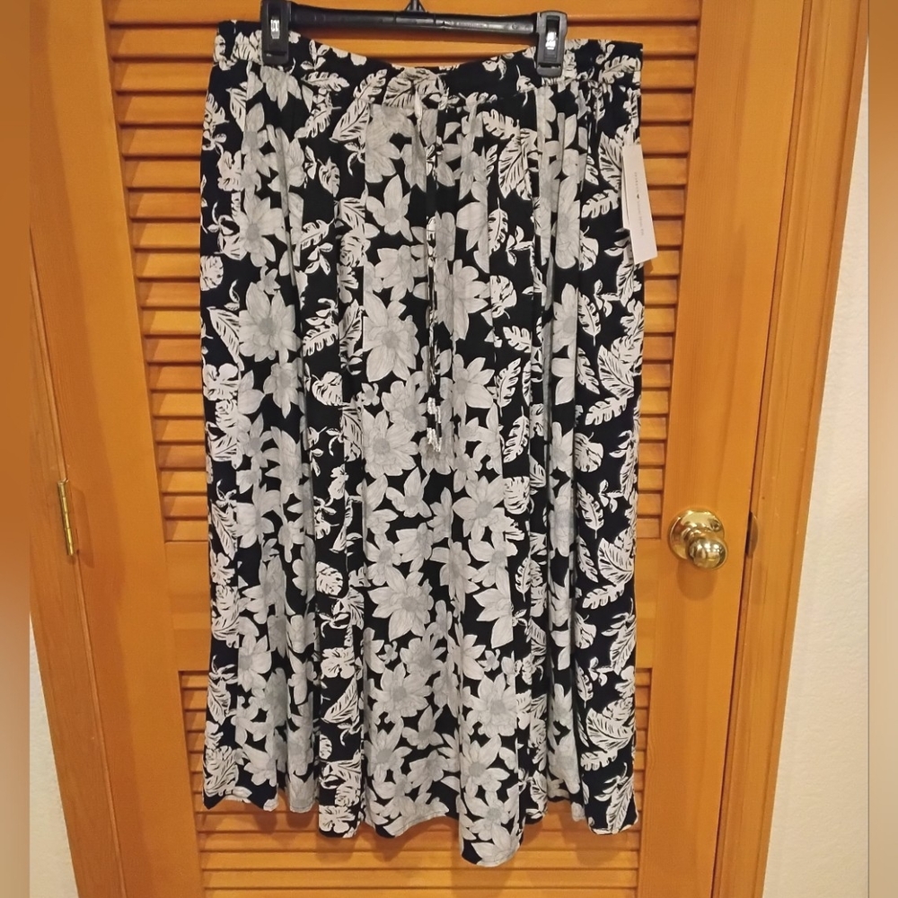 NWT Floral Print Maxi Skirt 14W Or 16W Firm Price